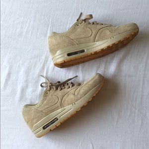 NEVER BEEN WORN Nike sneakers